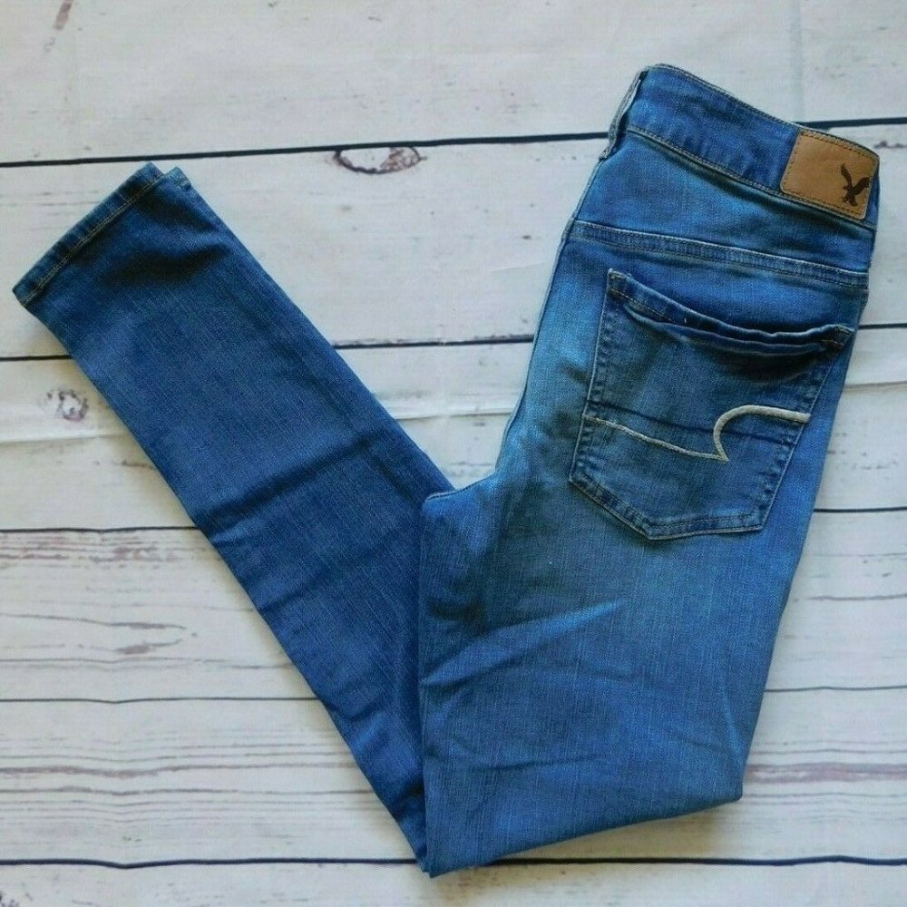 American Eagle Medium Wash Super Stretch Jegging Skinny Jeans - Size 6